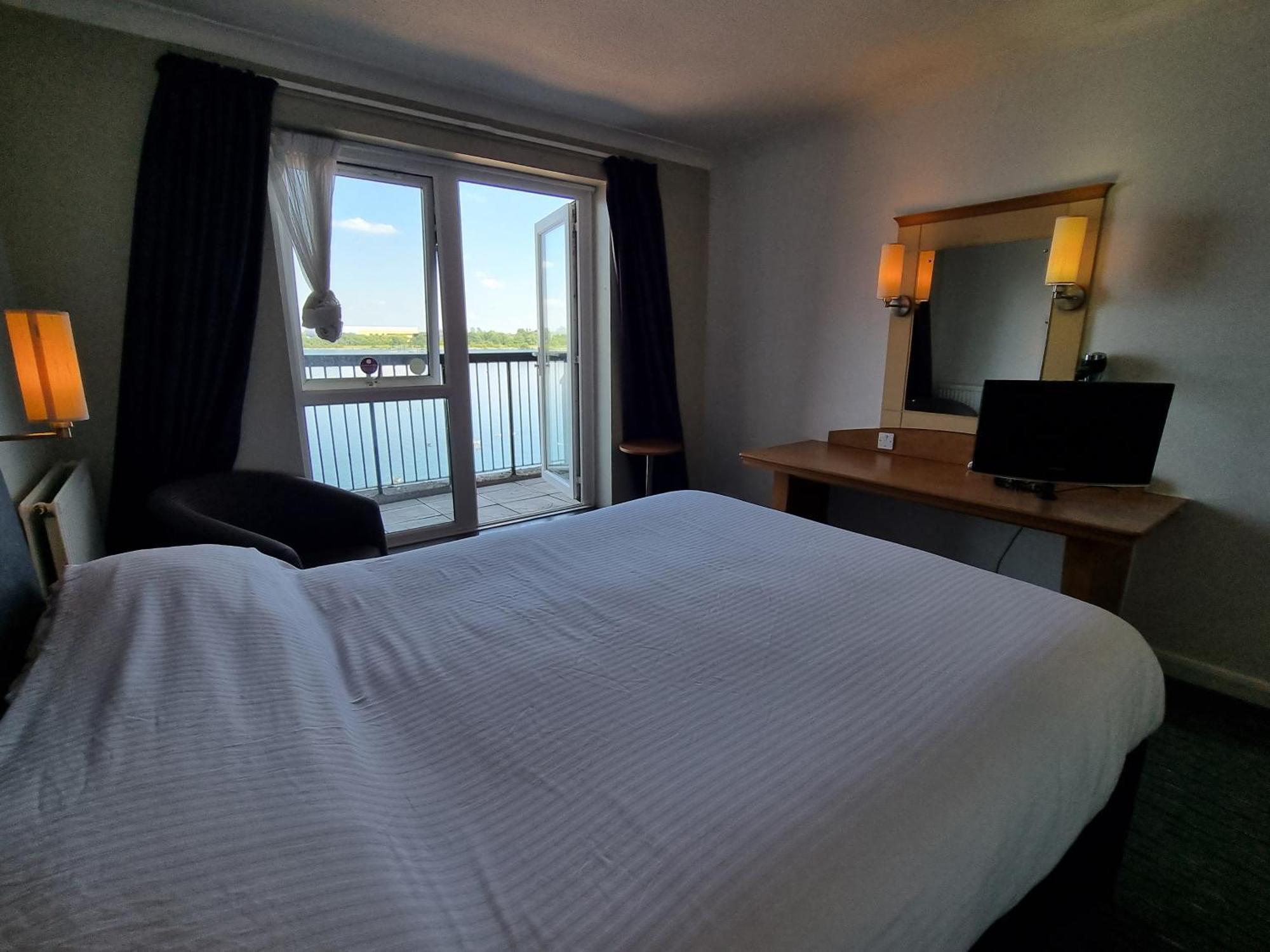 The Willen Lodge Hotel Milton Keynes Zewnętrze zdjęcie