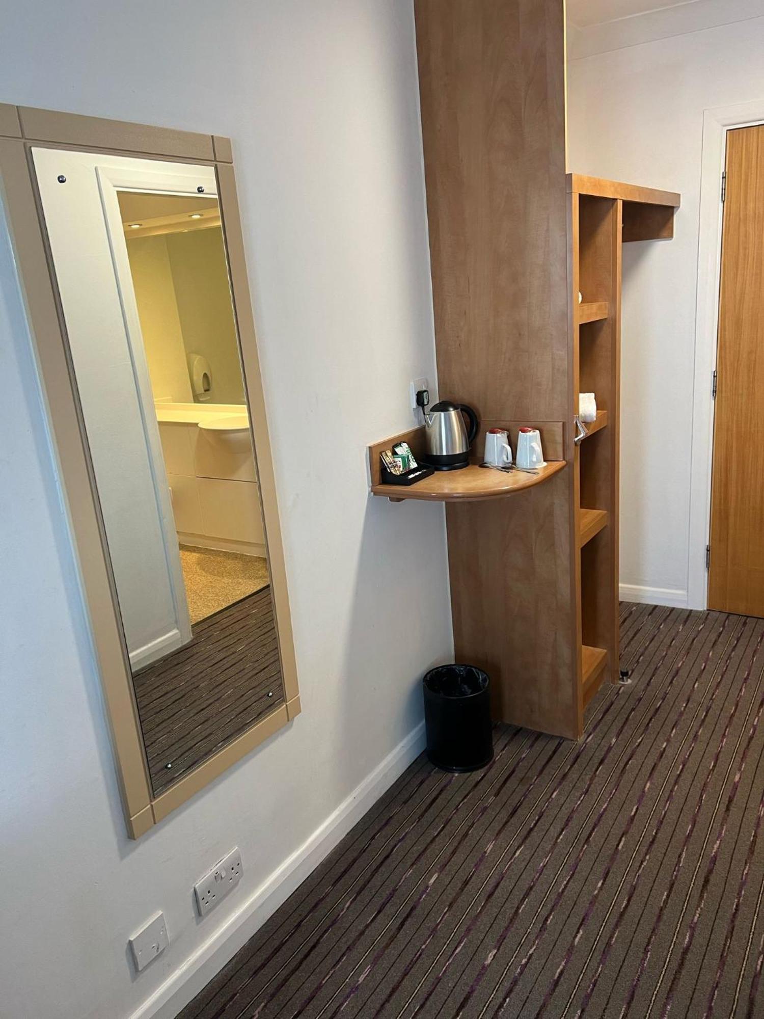 The Willen Lodge Hotel Milton Keynes Zewnętrze zdjęcie