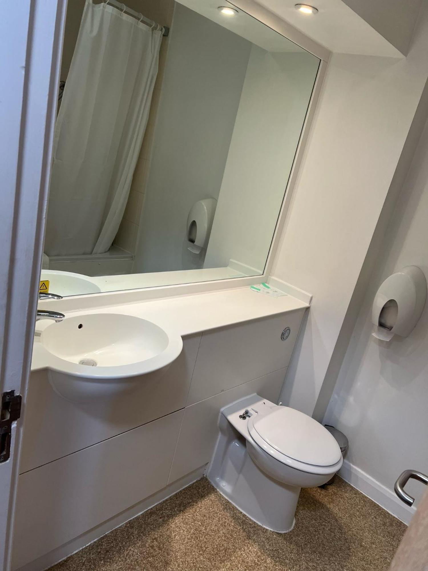 The Willen Lodge Hotel Milton Keynes Zewnętrze zdjęcie